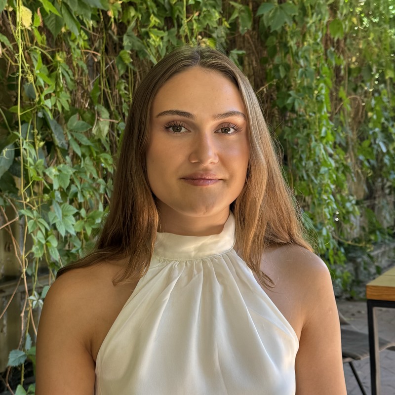 Kristina Volakova — Social Media Manager v Grovtic